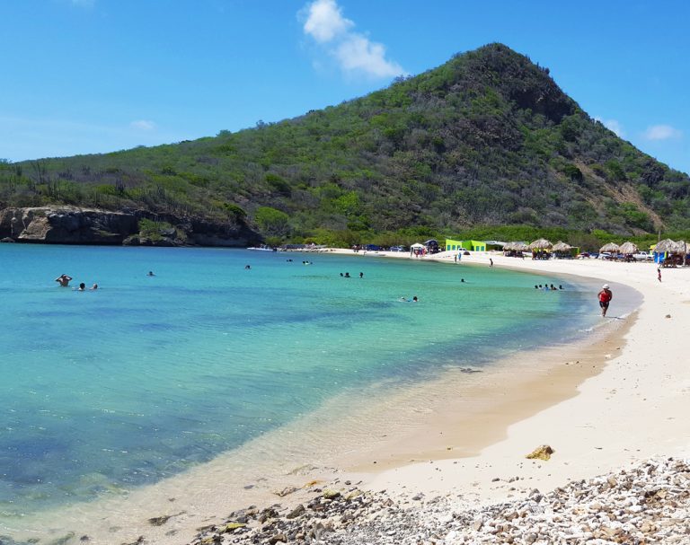 playa-santa-cruz-curacao