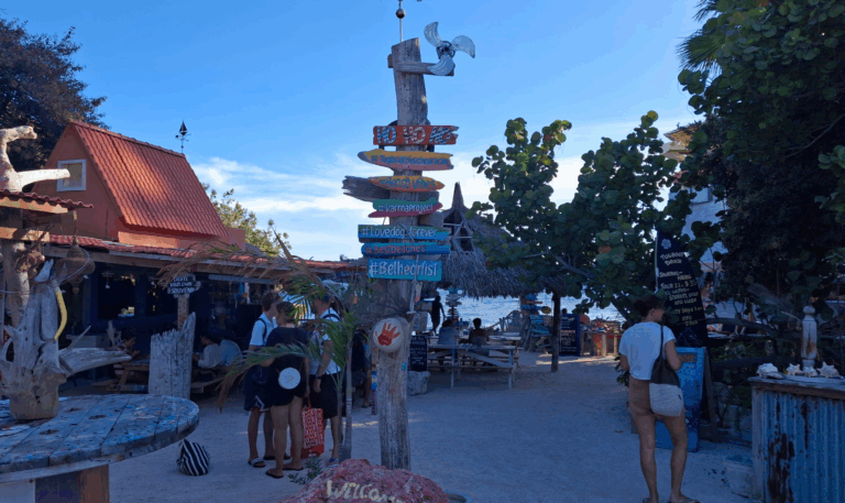 Zonsondergang bij Tugboat Beach Curaçao – perfecte afsluiting van een dagje strand