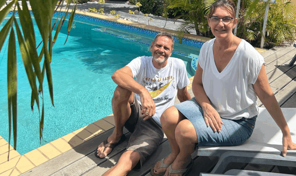 Eigenaren Barbara en Arend van Villa Topzicht Curaçao – gastvrije hosts van het kleinschalig complex voor een rustige vakantie op Curaçao