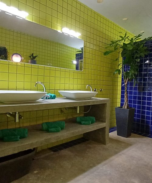 Grote badkamer bij Villa Topzicht - lekker de ruimte in je appartement Moonlight